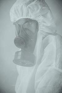 تصویر با کیفیت مرد با ماسک شیمیایی